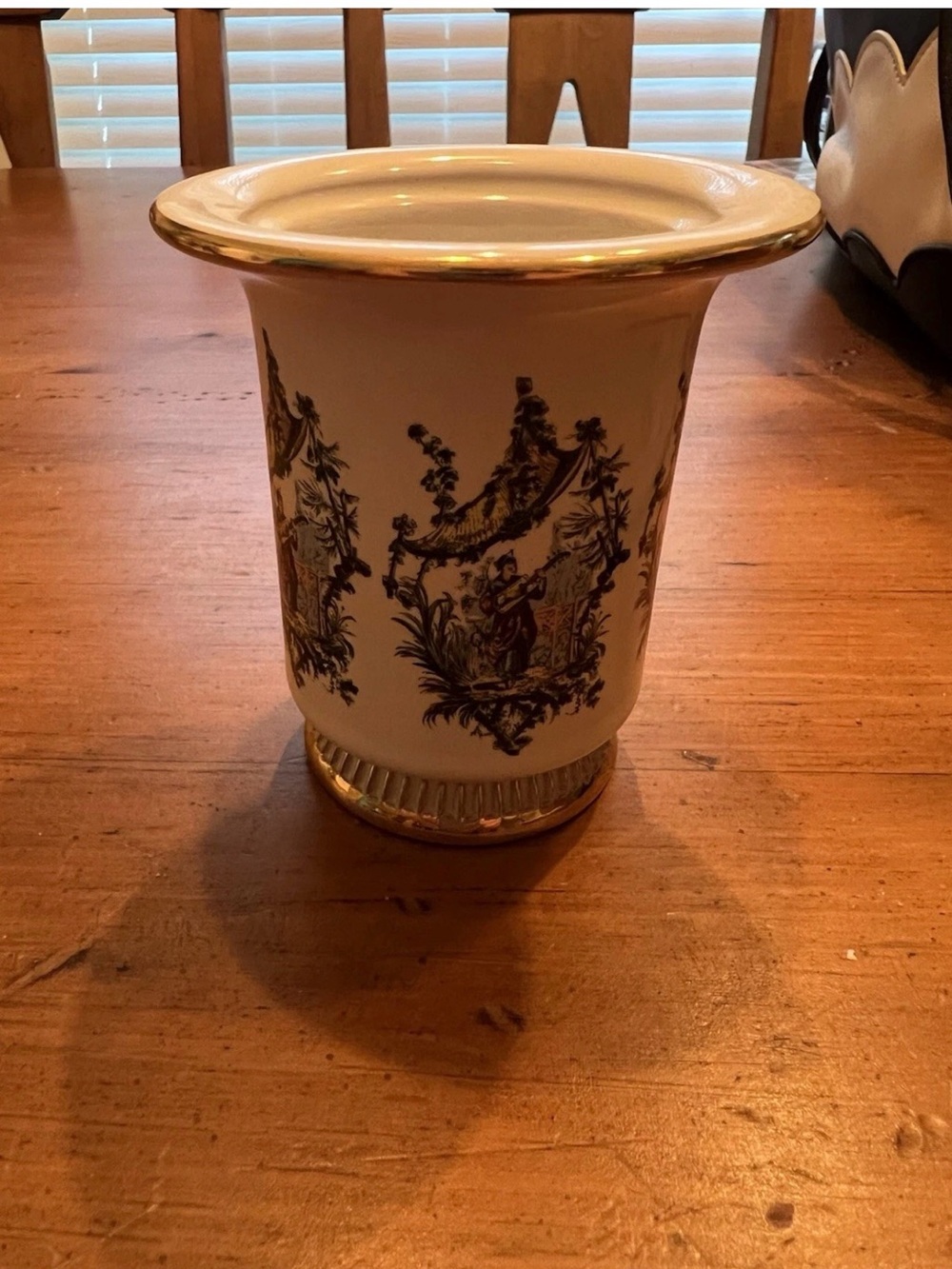 Lively White Ceramic Cache Pot with Gold Details